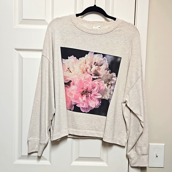 H&M Tops - H&M HELENA CHRISTENSEN Floral Sweatshirt Wide Body Short Waist Large Women's EUC